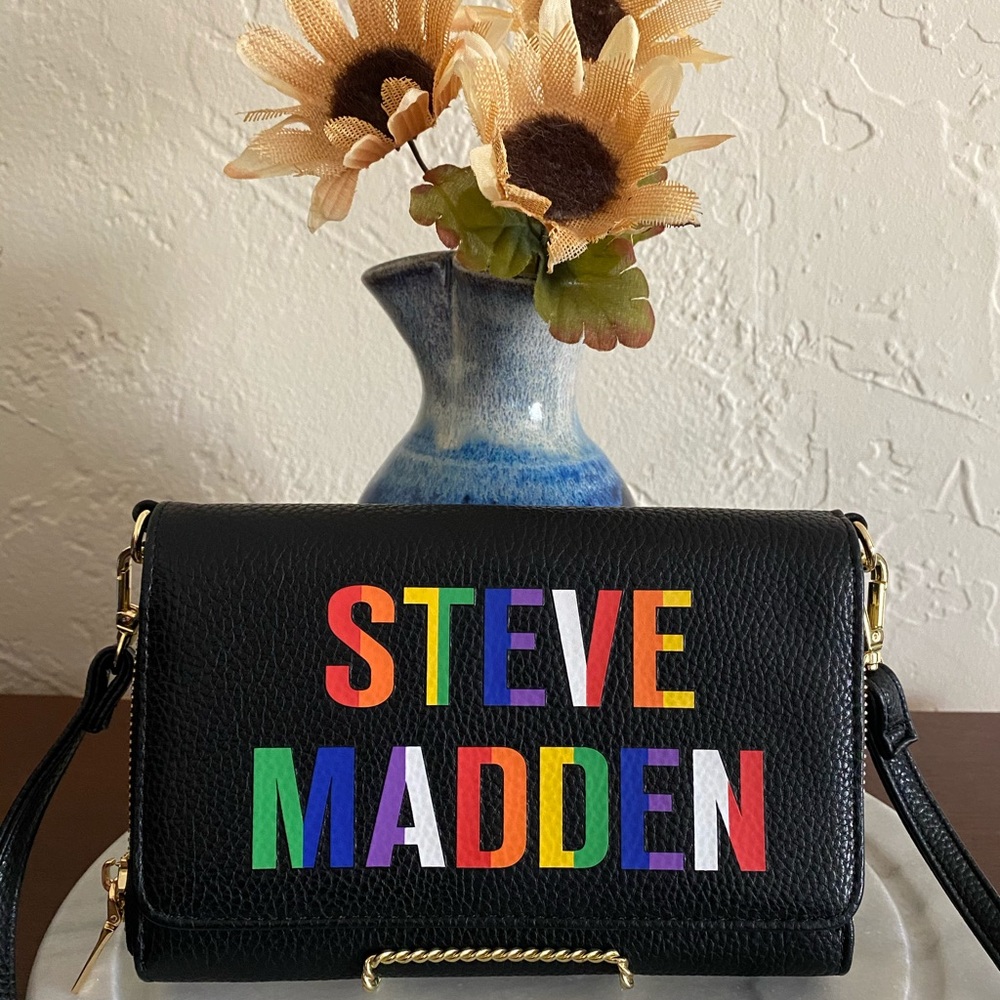 Steve Madden Rainbow Crossbosy 🌈